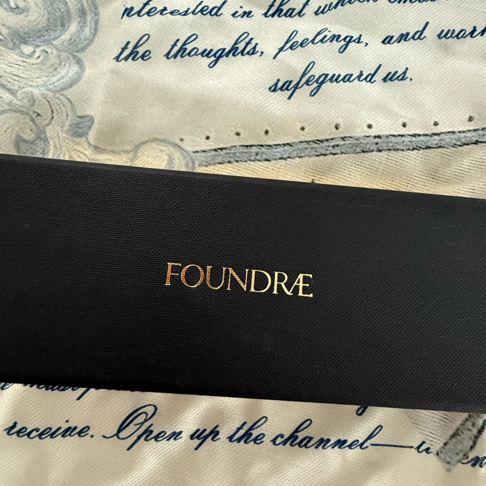 Foundrae White and Gray Scarf with gift box. NEW!!!!